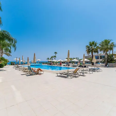 Meryl - Coralli Beachfront *