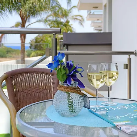 Meryl - Coralli Beachfront Dom wakacyjny *